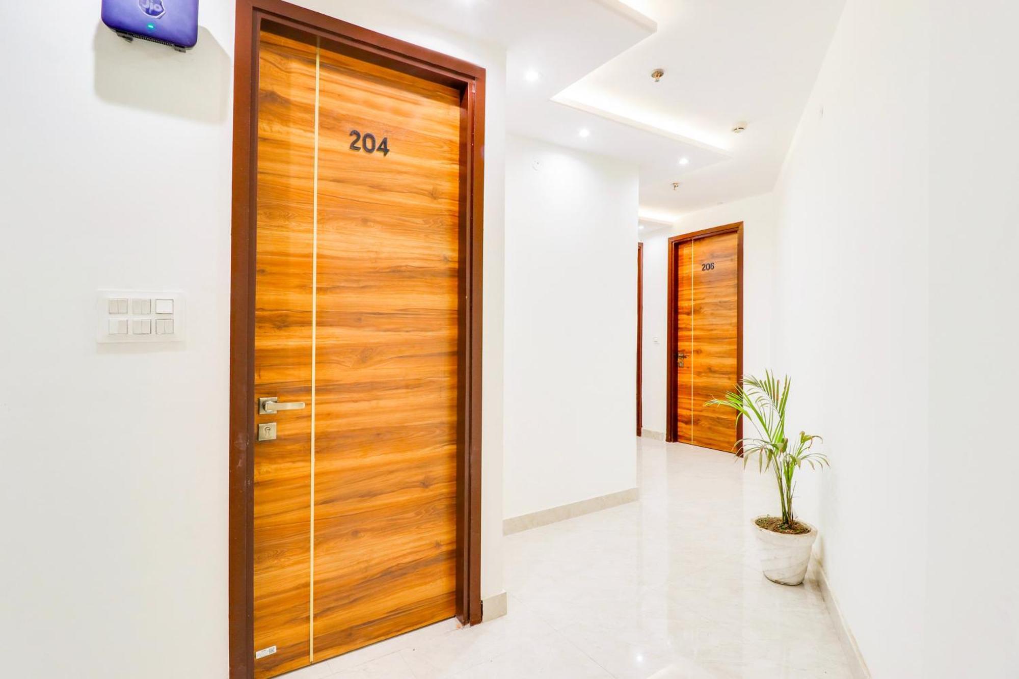 Super Collection O Kanwali Road Near Railway Station Дехрадун Екстериор снимка